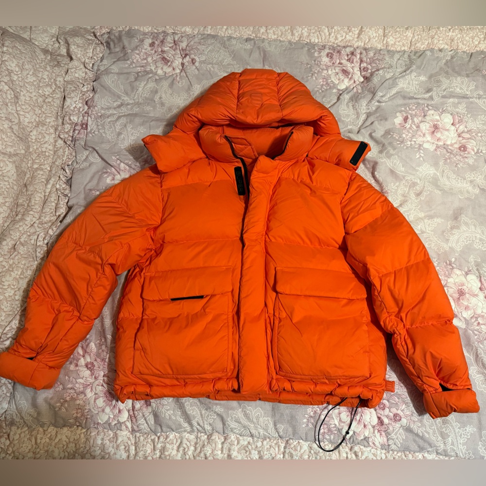 Aritzia SUPER DUPER PUFF in hunter orange, size 2